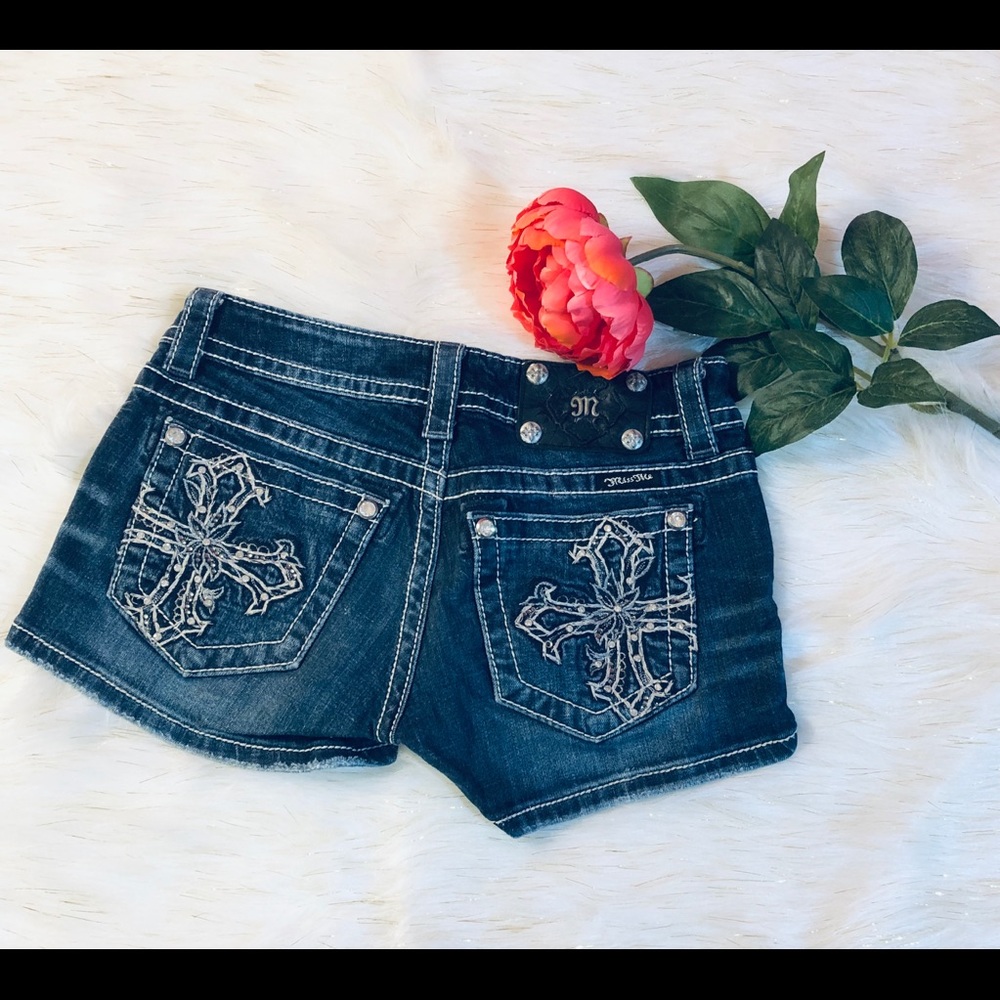 Miss Me brand cross design jean shorts size 26